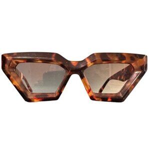 NWT Free People SOLD OUT Cat Eye Tortoise Shell Design UV Protection Sunglasses